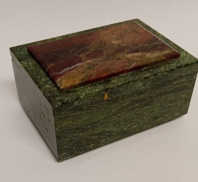 Шкатулка каменная змеевик и пейзажная яшма Россия