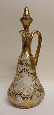 Стеклянный графин в восточном стиле 19 века. Состояние: Отличное 
Высота: 25 сантиметров 