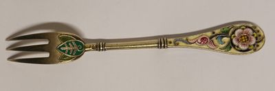Вилка ЭМАЛИ СЕРЕБРО 88 пр Золочение Россия 19 век. Материал: серебро 88 
Страна: Россия 19 в 