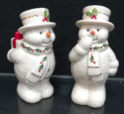 Новогодний набор Снеговики соль/перец. Материал: Фарфор 
Страна: США 
Состояние: Отличное 