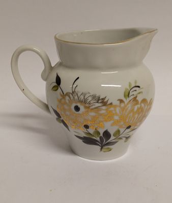 Молочник Баранивка СССР. Материал: Фарфор 
Страна: СССР 
Год: 1975 
Состояние: Отличное 
