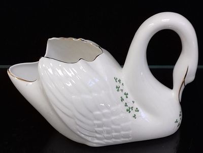 Салфетница Лебедь
. Материал: Костяной фарфор 
Страна: Ирландия 
Время: 20 век / 3 четверть 
