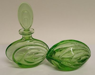 Туалетный набор стекло Европа 1950-е гг. Материал: Стекло 
Страна: Европа 
Год: 1950 
Состояние: 