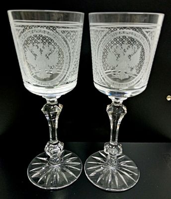 Пара бокалов с гербом России хрусталь
. Материал: Хрусталь 
Страна: Россия 
Состояние: Отличное 