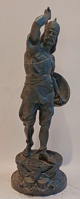 Скульптура ВОИН с БУЛАВОЙ Куса СССР 1970 гг. Чугун Куса 
СССР 1970 гг 
Размеры: 49 см 
Состояние 