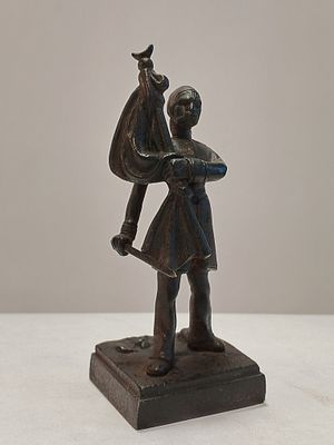 Скульптура ТУРОК ЗНАМЕНОСЕЦ Касли 1900 г. Россия 
Чугун 
Размеры: 12 см 
Состояние Отличное