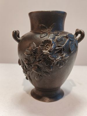 Ваза с ручками КасЗ 1915 г. Россия 
Чугун 
Размеры: 11 см 
Состояние Отличное