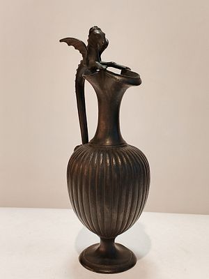 Ваза с драконом Касли 1902 г. Россия 
Чугун 
КасЗ 1902 г 
Размеры: 22 см 
Состояние 