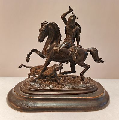 Скульптура ОХОТА НА ПАНТЕРУ Чугун Европа 19 век. Европа 19 век 
Чугун, дерево 
Размеры: 23 х 25 