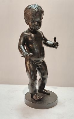 Скульптура МАЛЬЧИК с ПОГРЕМУШКОЙ Касли 1988 г. Чугун 
Размеры: 29 см 
Состояние Отличное Смотрим фото