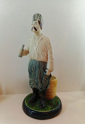 Скульптура УКРАИНЕЦ Кузнецов 19 век. Старинная фаянсовая подставка для зубочисток, статуэтка 