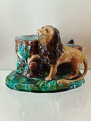 Старинная фаянсовая карандашница &laquo;Лев&raquo; Товарищества М.С. Кузнецова в России в конце XIX. Фаянс с 