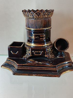 Старинный чернильный прибор ГОЛЛАНДСКАЯ ПЕЧКА Кузнецов 19 век. Майолика 
Россия 19 век 
Размеры 