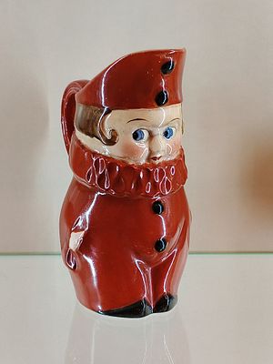 Кружка КЛОУН Кузнецов в Риге Россия 19 век. Россия 19 в 
Размеры 17 х 15 см 
Состояние Отличное