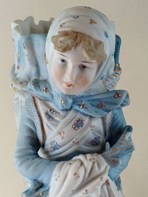 Статуэтка вазочка Девочка с дровами Кузнецов Россия 19 век. Фарфор 
Россия 19 век Кузнецов МС 