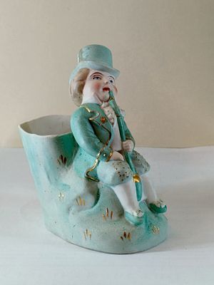 Юноша с чубуком сидящий у пня Кузнецов Россия 19 в. Фарфор 
Россия 19 век Кузнецов МС 
Размер 11 