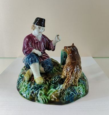 Мальчик с собакой Кузнецов 19 век. Фарфор 
Россия 19 век Кузнецов МС 
Размер 13 х 13 см 