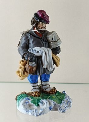 Продавец сбитня с баранками Гарднер 19 век. Фарфор Гарднер 19 век 
Размер 20 см 
Состояние . см. фото