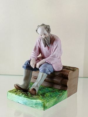 Старик на завалинке Гарднер 19 век. Фарфор Гарднер 
Россия 19 век 
Размер 15 х 12 см 
Состояние 