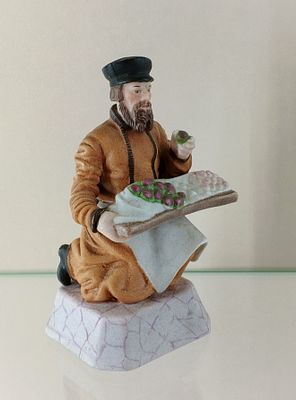 ПРОДАВЕЦ с ЛОТКА Гарднер 19 век. Фарфор Гарднер 
Россия 19 век 
Размер 12 см 
Состояние . см. фото