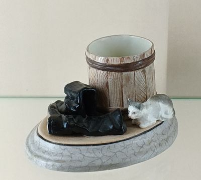 Бочонок два сапога и кошка Гарднер . Фарфор Гарднер 
Россия 19 век 
Размер 14 х 11 см 