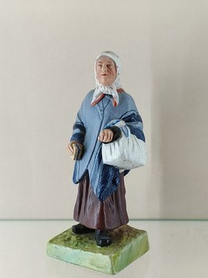 Старушка с узелком в голубом Гарднер. Фарфор 
Размер 20 см 
Состояние. см. фото