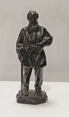 Скульптура ЛЕВ ТОЛСТОЙ Касли 1972 г. Чугун 
Размеры: 21 см 
Состояние Отличное Смотрим фото