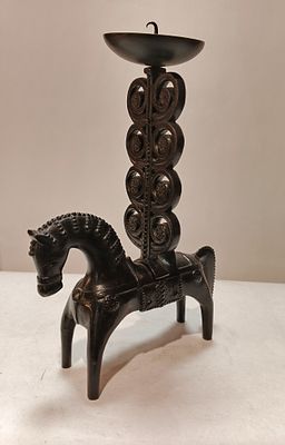 Подсвечник КОНЬ Касли 1969 г. Чугун 
Размеры: 25 см 
Состояние Отличное Смотрим фото