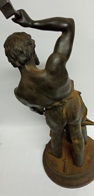 БОЛЬШАЯ скульптура "Кузнец" Кус.з Россия 19 век. Состояние: см. фото 
Высота: 61 сантиметров 