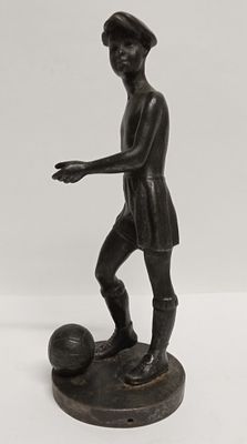 Статуэтка Юный футболист Касли 1956 г СССР. Состояние: Отличное 
Высота: 24 сантиметров 