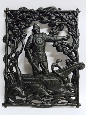 Панно "Ермаковы лебеди". Состояние: Отличное 
Ширина: 16 сантиметров 
Высота: 20 сантиметров