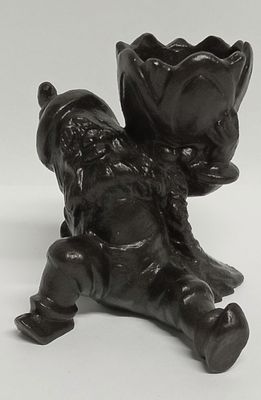 Подсвечник Гном Касли СССР. Состояние: Отличное 
Высота: 8 сантиметров 
Производитель: Касли