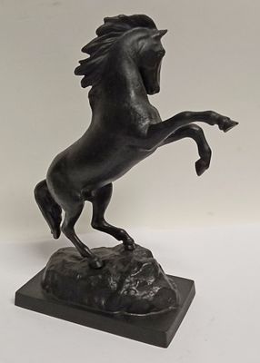 Статуэтка Конь играющий Касли. Состояние: Отличное 
Высота: 22 сантиметров 
Производитель: Касли