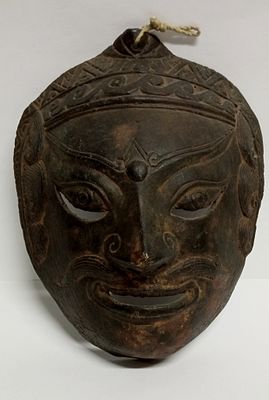 Железная маска Африка. Состояние: Отличное 
Ширина: 14 сантиметров 
Высота: 18 сантиметров