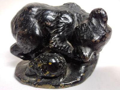 Статуэтка Медведь и ежик СЧЛЗ 1962. Год: 1962 
Состояние: Отличное 
Длинна: 10 сантиметров 