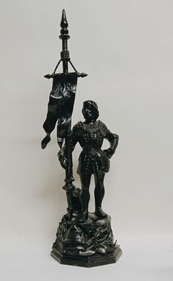 Скульптура Рыцарь со штандартном СЧЛЗ СССР 1960-е гг. Состояние: Отличное 
Высота: 47 