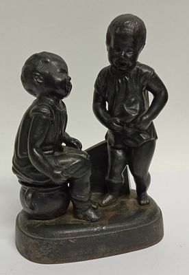 Чугунная скульптура Мальчики на горшке ("Время не ждет") СССР 1955 Касли. Год: 1955 
Автор: A. 