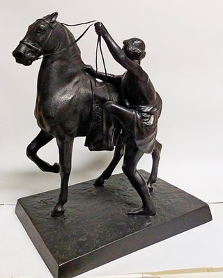 Статуэтка Всадник садящийся на коня Касли СССР 1954. Год: 1954 
Состояние: Отличное 
Высота: 38 