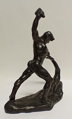 Скульптура Перекуем мечи на орала Касли. Состояние: Отличное 
Ширина: 26 сантиметров 
Высота: 21 