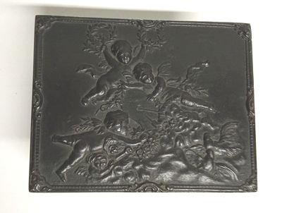 Шкатулка АНГЕЛОЧКИ Куса Россия 19 в. Состояние: Отличное 
Производитель: Куса 
*Размер 18.5 х 15 