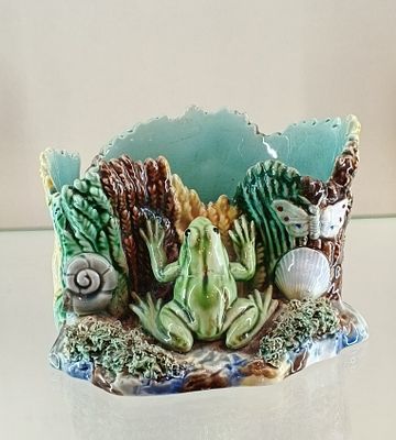 КАРАНДАШНИЦА Лягушка в зарослях М.С. Кузнецов Россия 19 век. Россия 19 в 
Размеры 14 х 12 см 