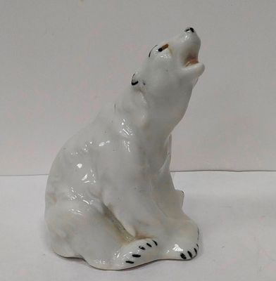 Статуэтка Белый медведь Германия. Материал: Фарфор 
Страна: Германия 
Состояние: Отличное 