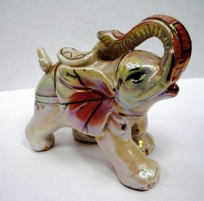 Статуэтка Перламутровый Слоник Германия
. Материал: Фарфор 
Страна: Германия 
Год: 1970 