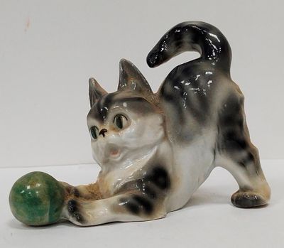 Статуэтка Котенок с мячом Германия 1950-е г. Материал: Фарфор 
Страна: Германия 
Год: 1950 