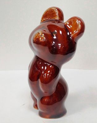 Статуэтка Олимпийский мишка СССР Гжель 1980
. Материал: Фарфор 
Страна: СССР 
Год: 1980 