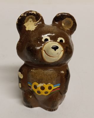 Статуэтка Мишка олимпийский СССР 1980. Материал: Фарфор 
Страна: СССР 
Год: 1980 
Состояние: см. 