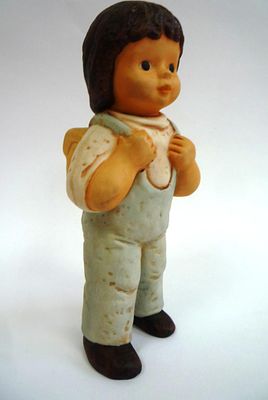 Статуэтка Мальчик с ранцем Германия 1960 Гебель. Материал: Фарфор 
Страна: Германия 
Время: 20 