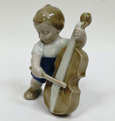 Статуэтка Юный музыкант Германия 1970
. Материал: Фарфор 
Страна: Германия 
Год: 1970 