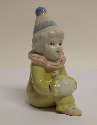 Статуэтка Сидящий Клоун фарфор Европа. Материал: Фарфор 
Страна: Европа 
Состояние: Отличное 