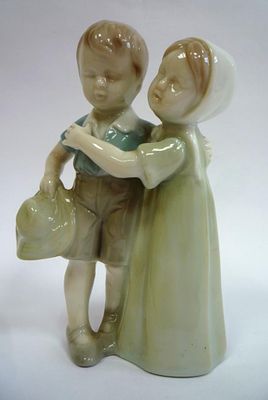 Статуэтка Мальчик с девочкой Германия. Материал: Фарфор 
Страна: Германия 
Время: 20 век / 3 